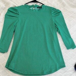 Adrianna Papell Green and White Polka Dot Top size medium puff sleeve 3/4 length